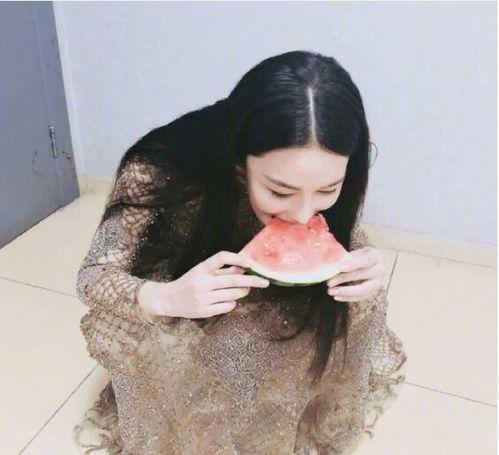 娱乐吃瓜酱穿搭视频大全